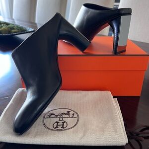 Hermes Lina 80 Mules in Noir Nappa Leather with Mirror Accented Heel EU 39